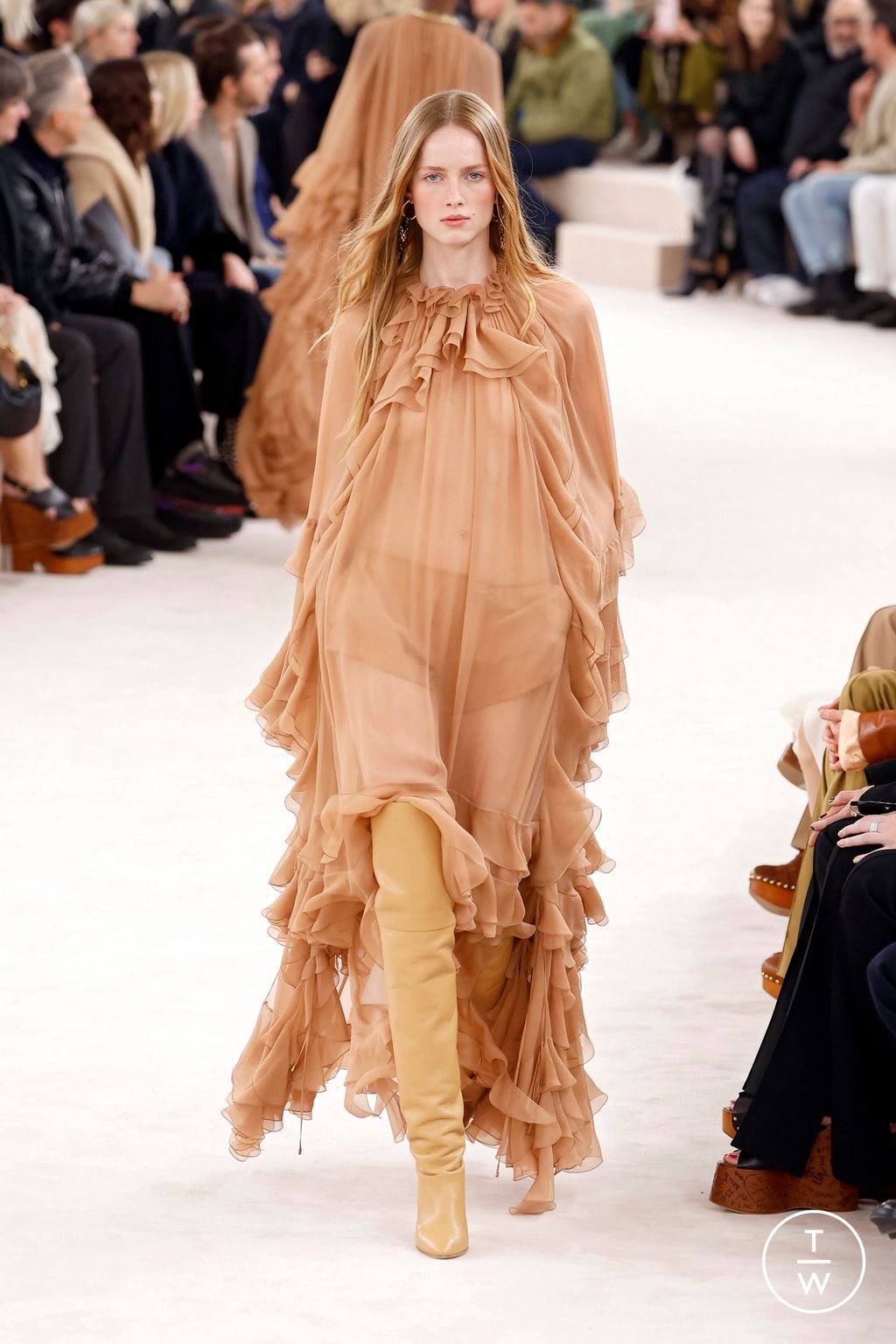 Fashion Week Paris Fall/Winter 2024 look 52 from the Chloé collection womenswear