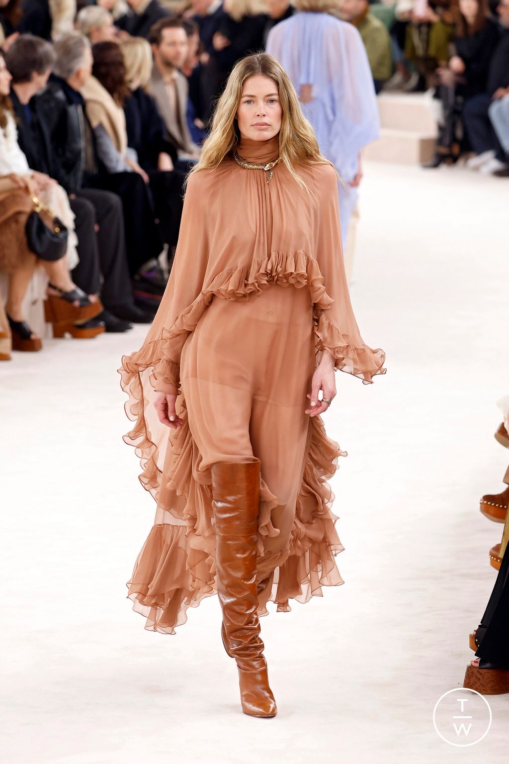 Fashion Week Paris Fall/Winter 2024 look 53 from the Chloé collection womenswear