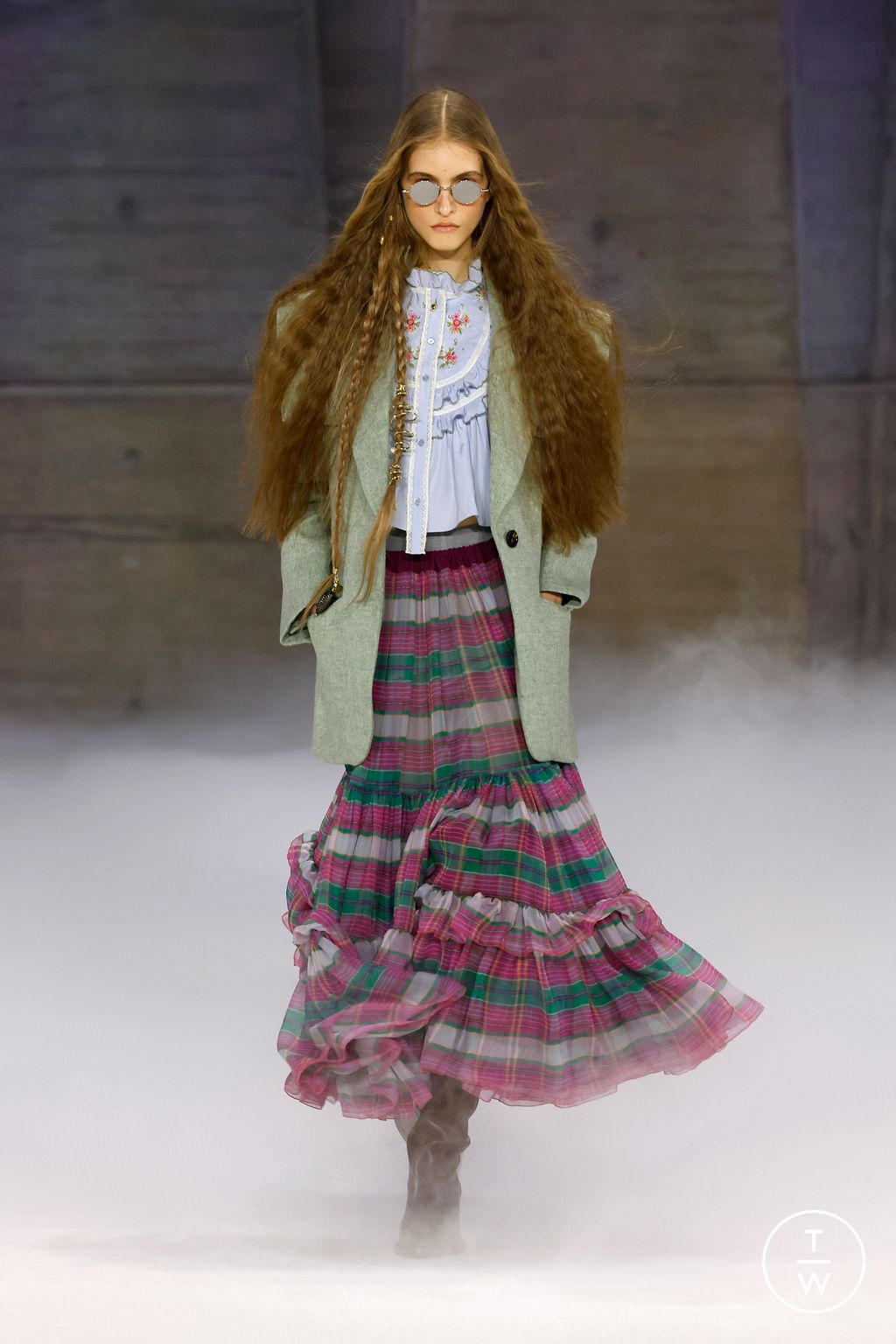 Fashion Week Paris Fall/Winter 2026 look 1 from the Chloé collection 女装