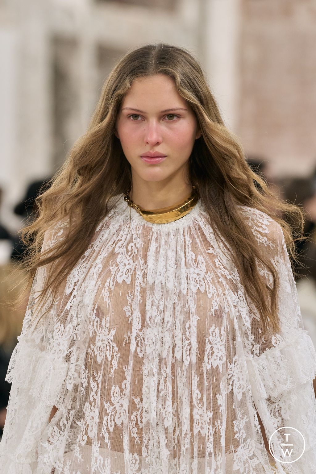 Fashion Week Paris Fall/Winter 2024 look 43 from the Chloé collection 女装配饰
