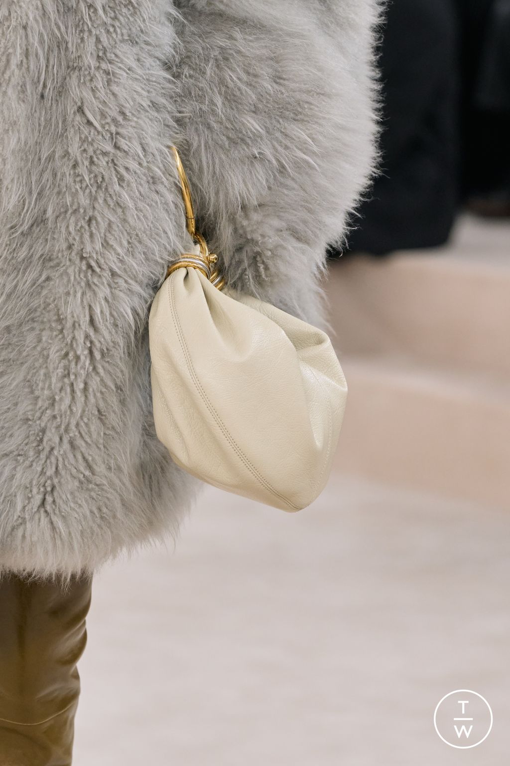 Fashion Week Paris Fall/Winter 2024 look 10 from the Chloé collection womenswear accessories