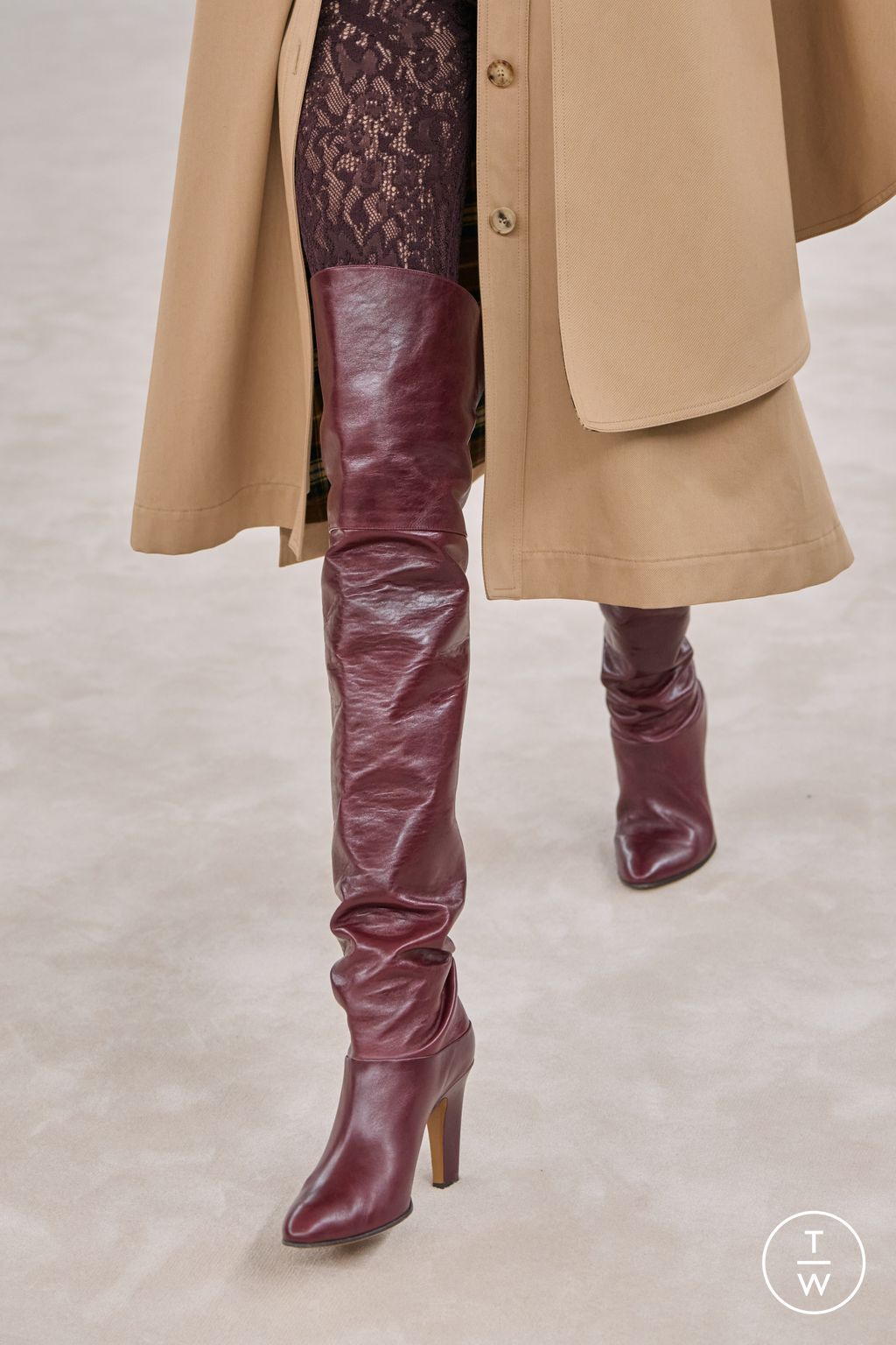 Fashion Week Paris Fall/Winter 2024 look 24 from the Chloé collection womenswear accessories