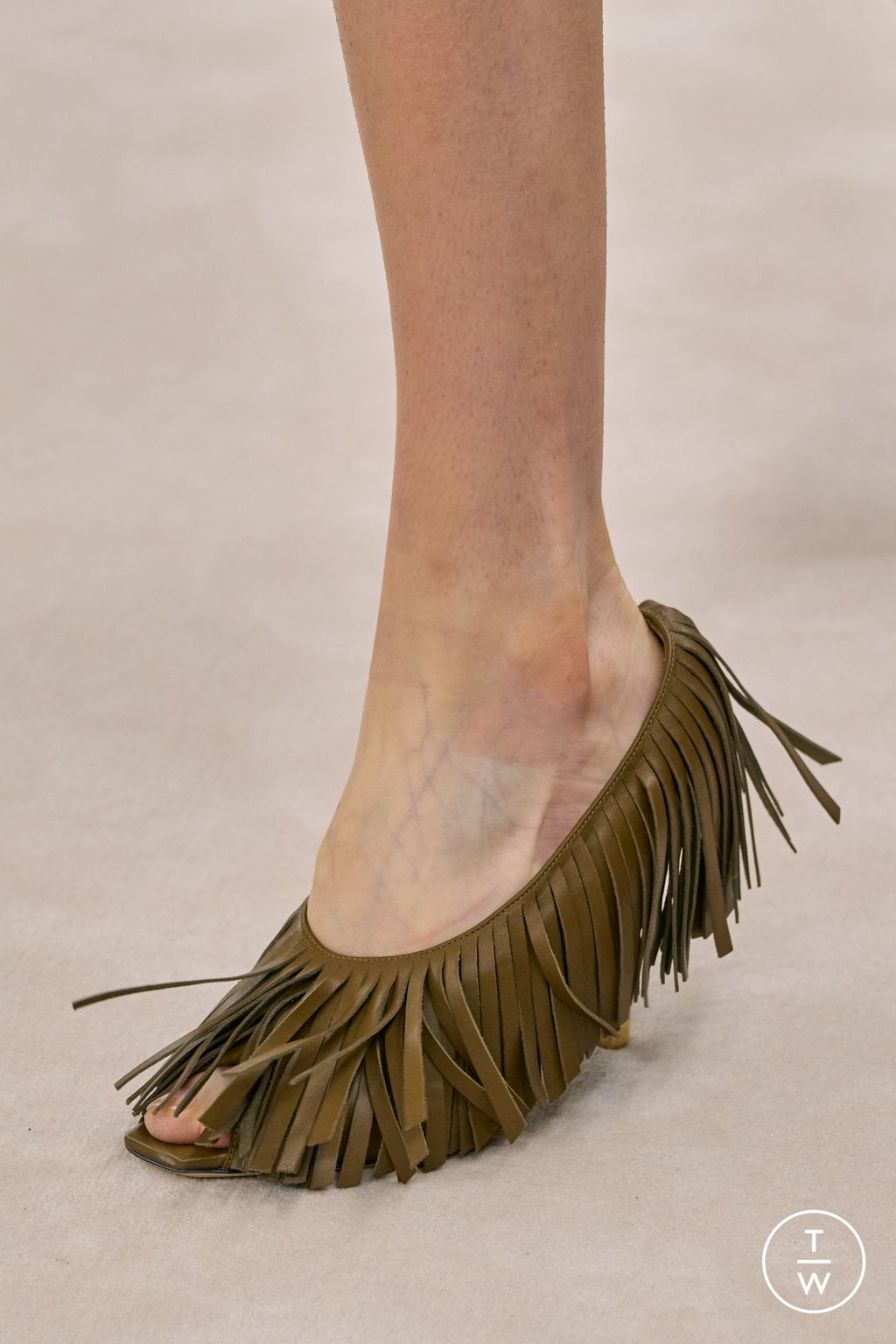 Fashion Week Paris Fall/Winter 2024 look 29 from the Chloé collection womenswear accessories