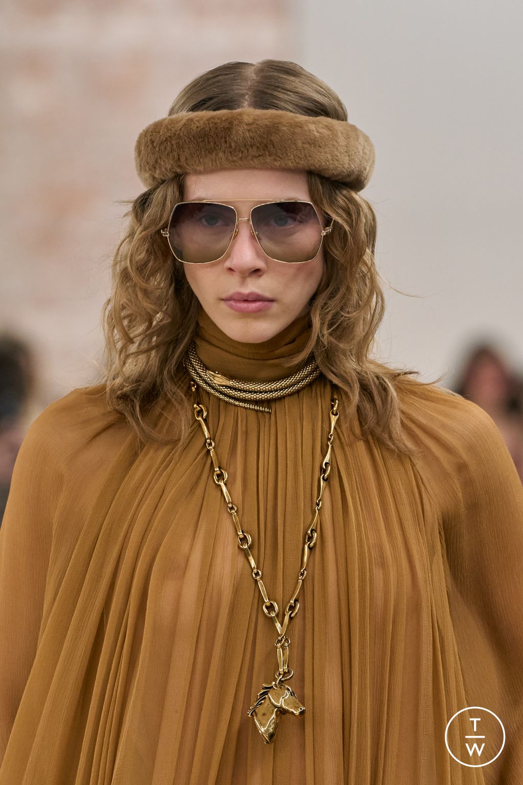 Fashion Week Paris Fall/Winter 2024 look 53 from the Chloé collection 女装配饰