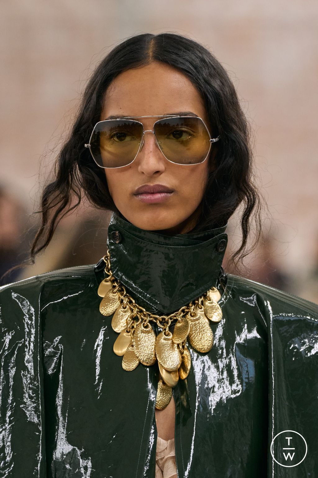 Fashion Week Paris Fall/Winter 2024 look 39 from the Chloé collection 女装配饰