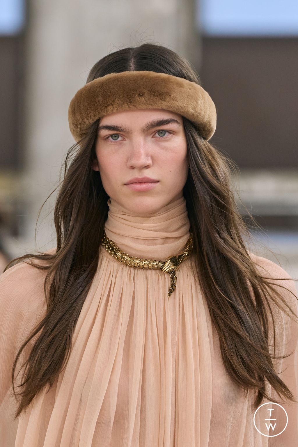 Fashion Week Paris Fall/Winter 2024 look 36 from the Chloé collection womenswear accessories