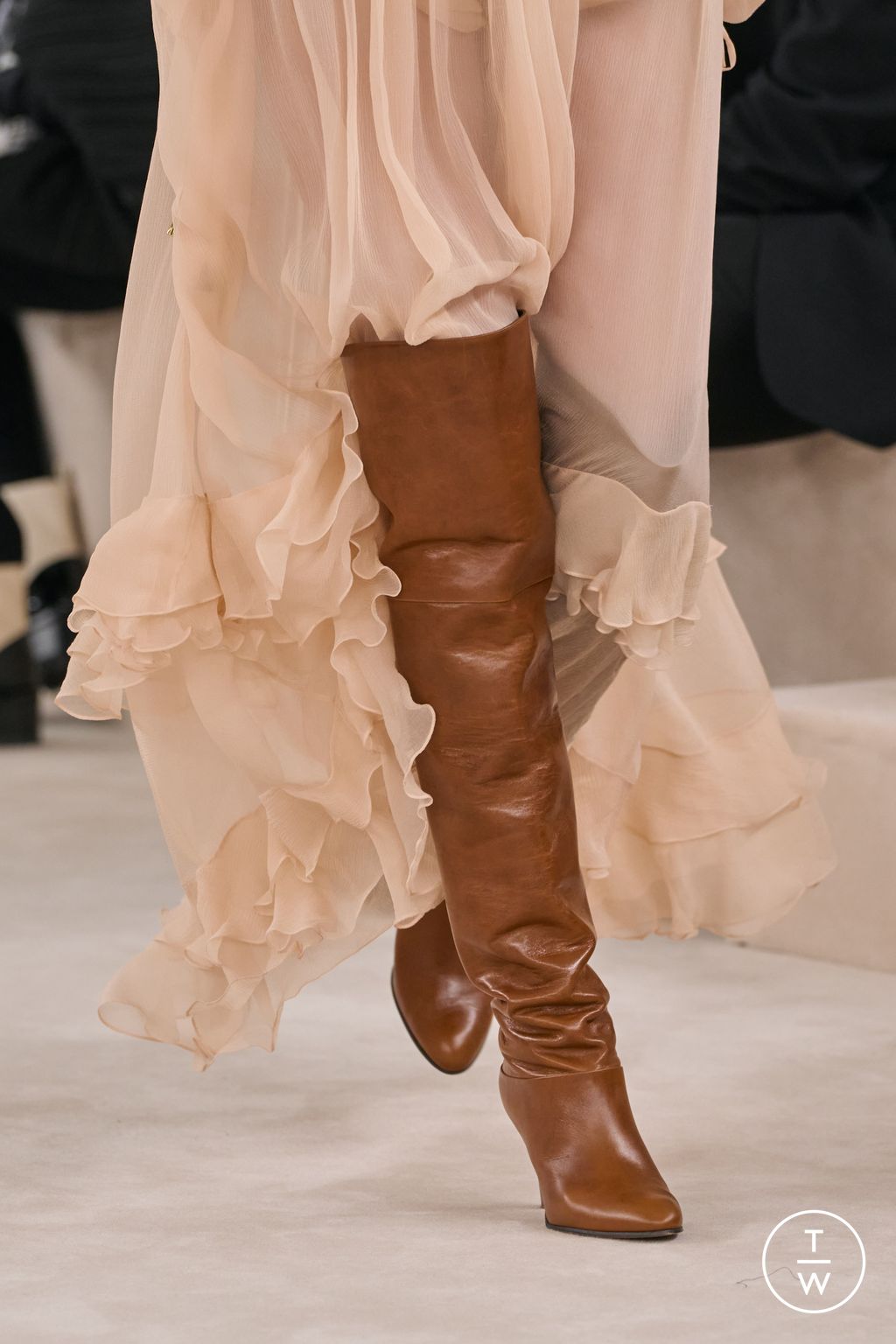 Fashion Week Paris Fall/Winter 2024 look 31 from the Chloé collection 女装配饰