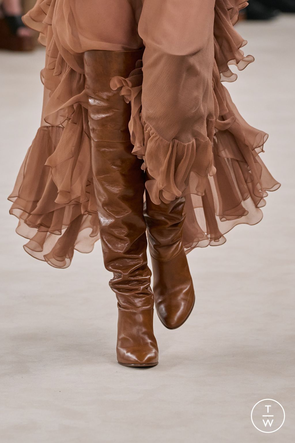 Fashion Week Paris Fall/Winter 2024 look 34 from the Chloé collection womenswear accessories