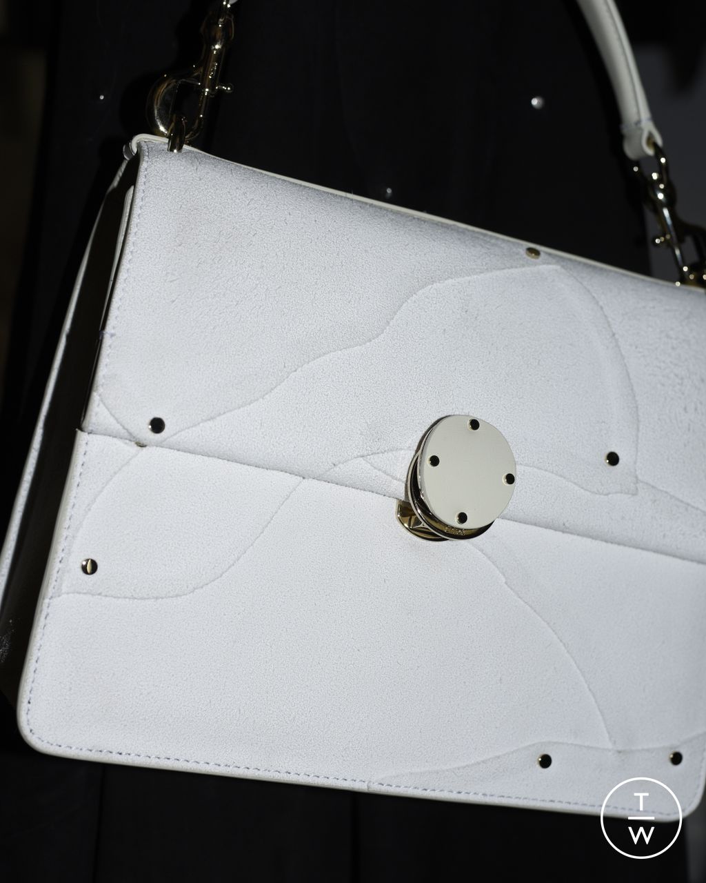 Fashion Week Paris Fall/Winter 2023 look 14 from the Chloé collection womenswear accessories