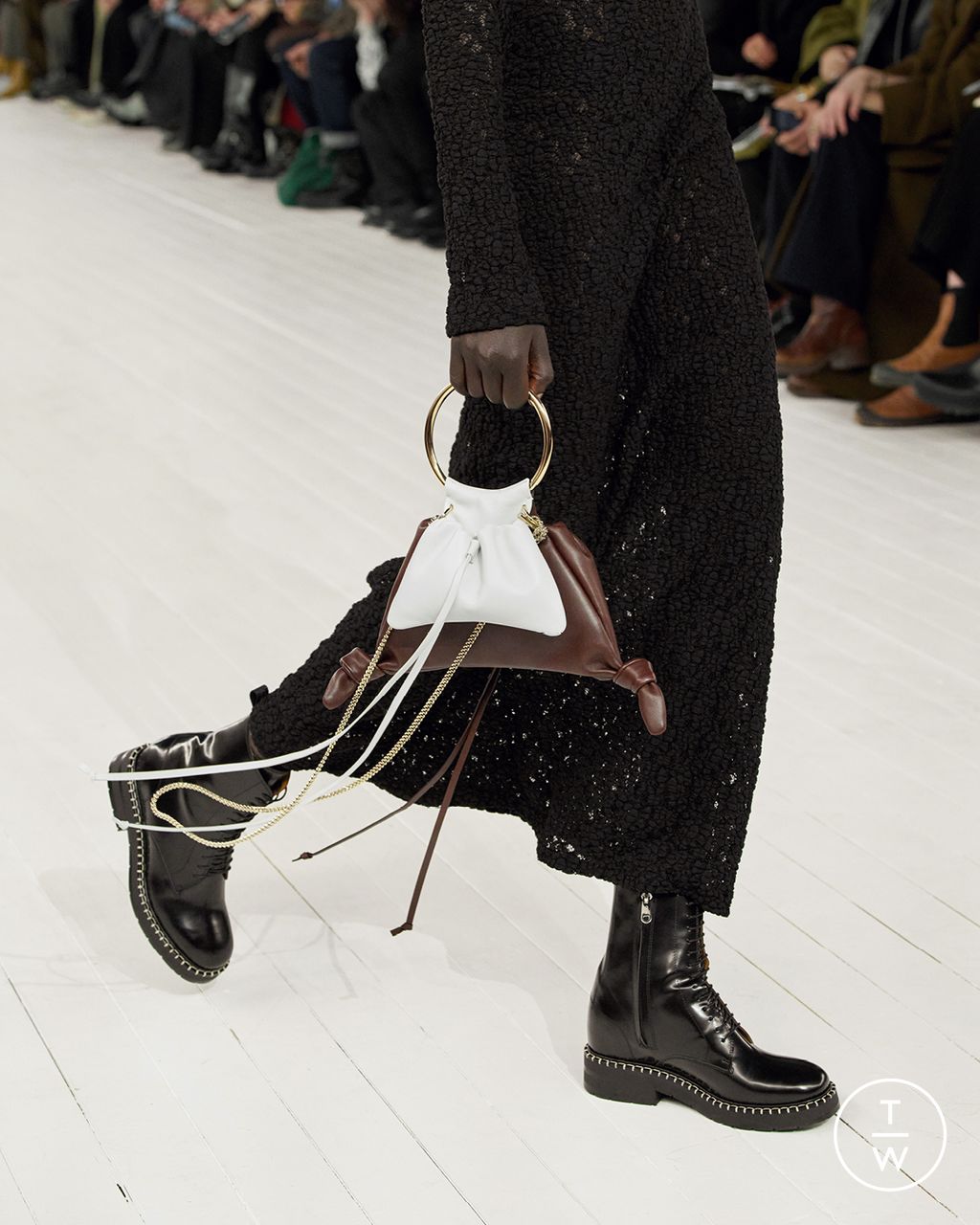 Fashion Week Paris Fall/Winter 2023 look 8 from the Chloé collection womenswear accessories