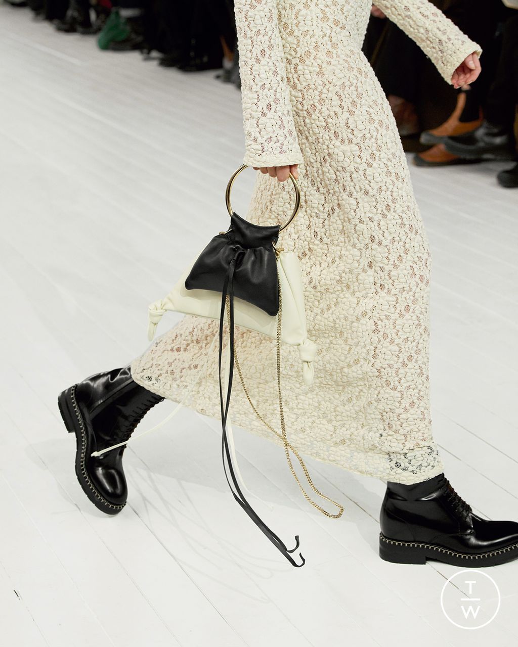 Fashion Week Paris Fall/Winter 2023 look 9 from the Chloé collection womenswear accessories