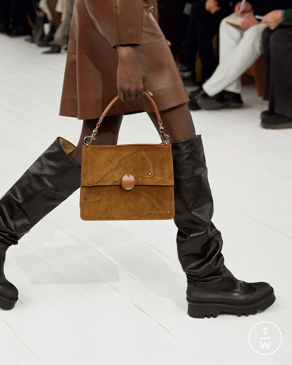 Fashion Week Paris Fall/Winter 2023 look 12 from the Chloé collection womenswear accessories