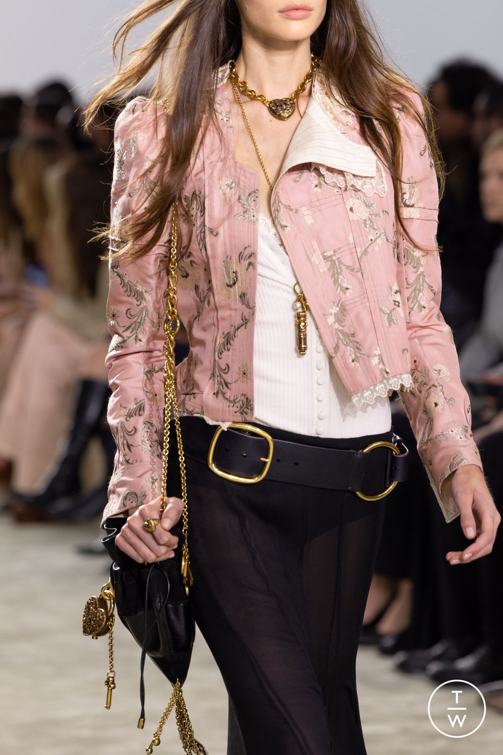 Fashion Week Paris Fall/Winter 2025 look 1 from the Chloé collection womenswear accessories