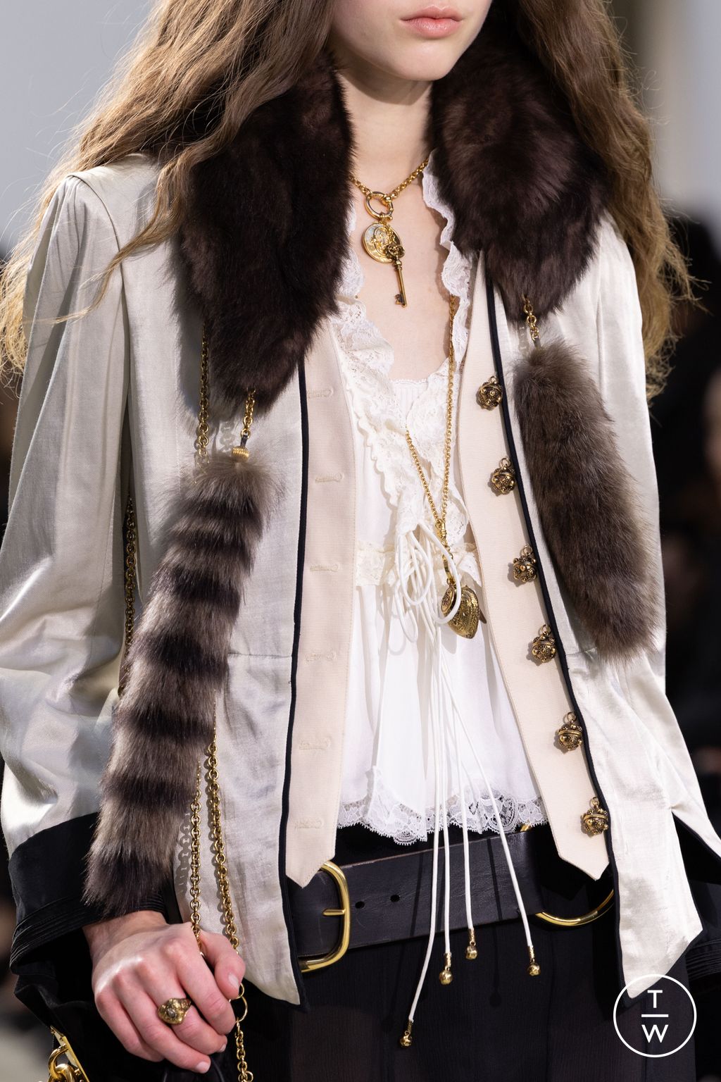 Fashion Week Paris Fall/Winter 2025 look 4 from the Chloé collection womenswear accessories