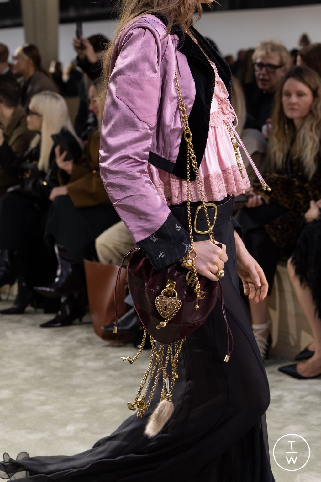 Fashion Week Paris Fall/Winter 2025 look 8 from the Chloé collection womenswear accessories