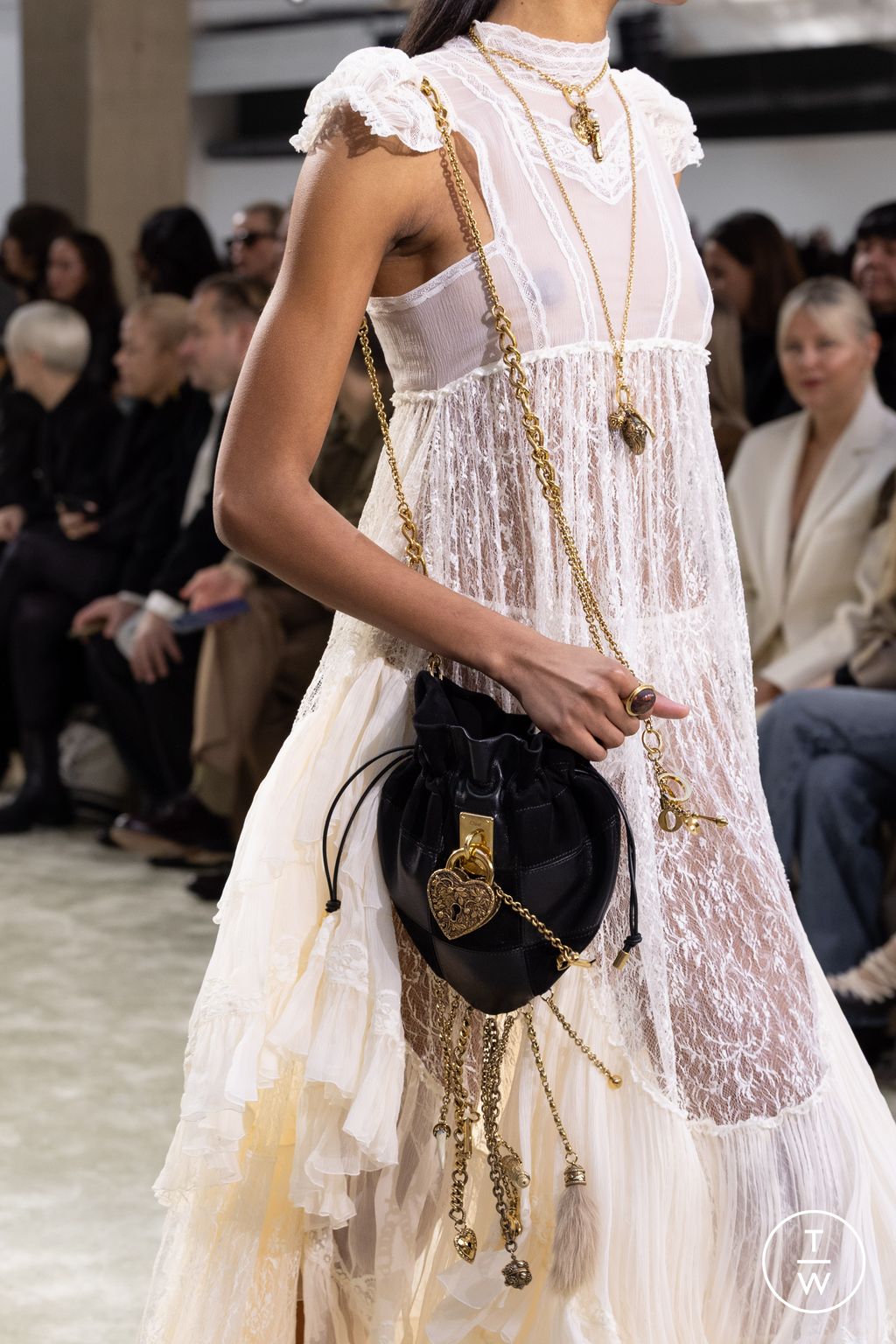 Fashion Week Paris Fall/Winter 2025 look 9 from the Chloé collection womenswear accessories