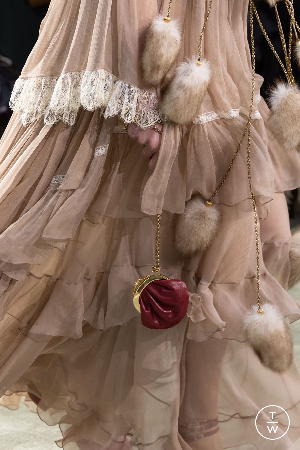 Fashion Week Paris Fall/Winter 2025 look 10 from the Chloé collection womenswear accessories