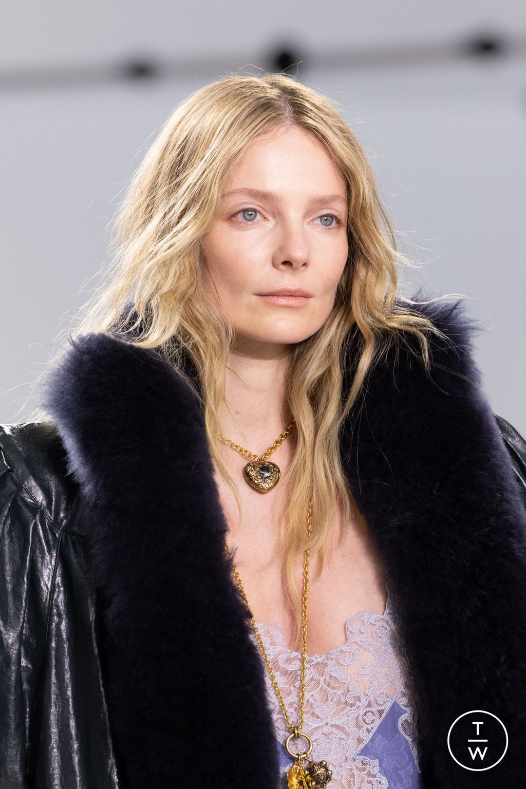 Fashion Week Paris Fall/Winter 2025 look 14 from the Chloé collection womenswear accessories