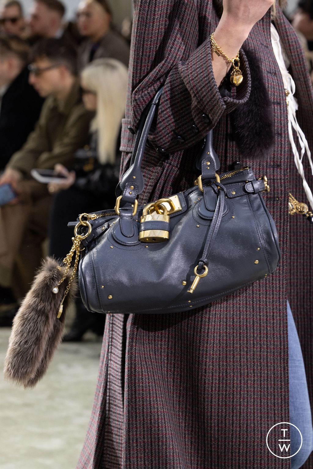 Fashion Week Paris Fall/Winter 2025 look 17 from the Chloé collection womenswear accessories