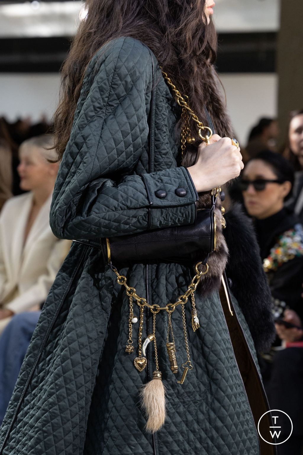 Fashion Week Paris Fall/Winter 2025 look 18 from the Chloé collection womenswear accessories