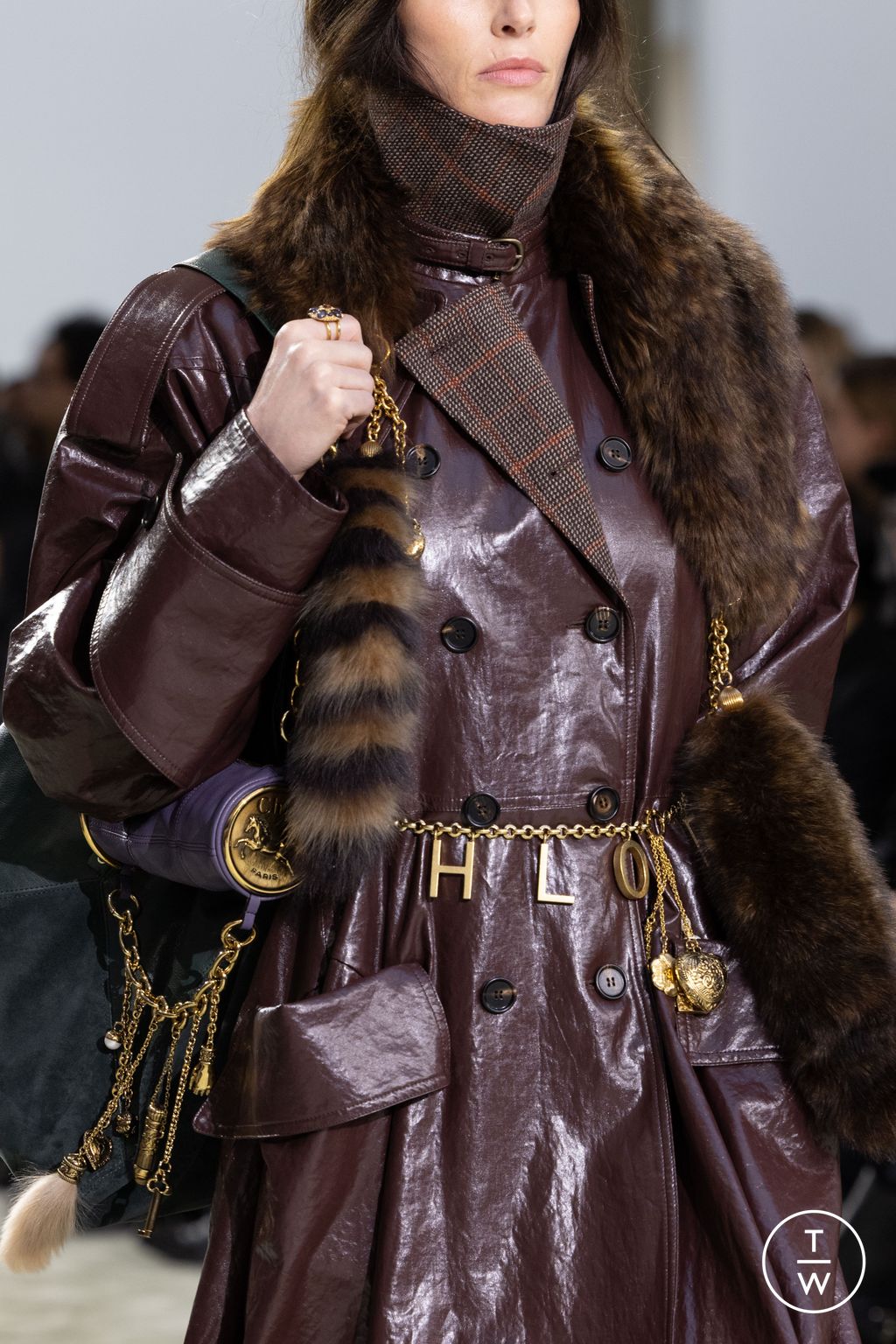 Fashion Week Paris Fall/Winter 2025 look 19 from the Chloé collection womenswear accessories