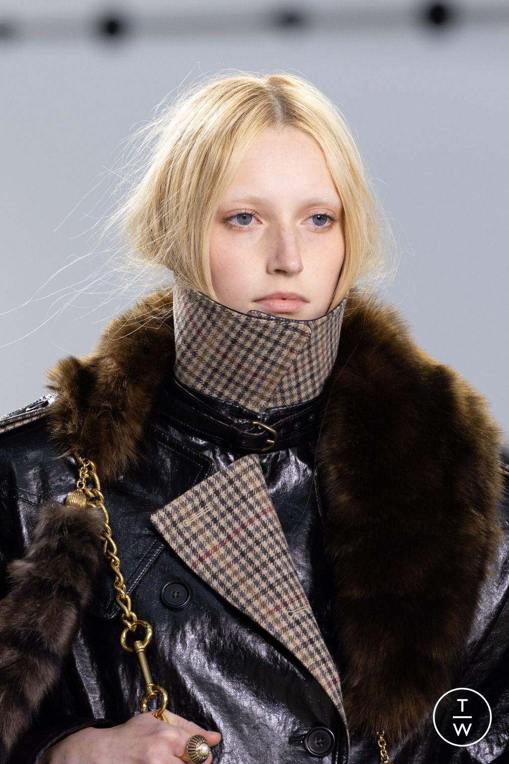 Fashion Week Paris Fall/Winter 2025 look 21 from the Chloé collection womenswear accessories