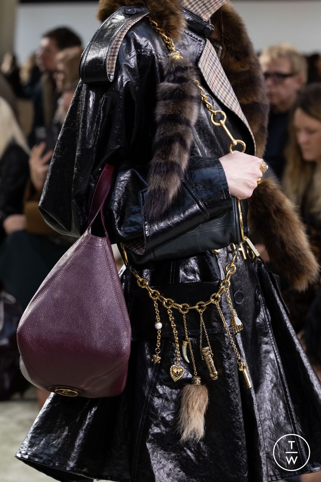 Fashion Week Paris Fall/Winter 2025 look 22 from the Chloé collection womenswear accessories