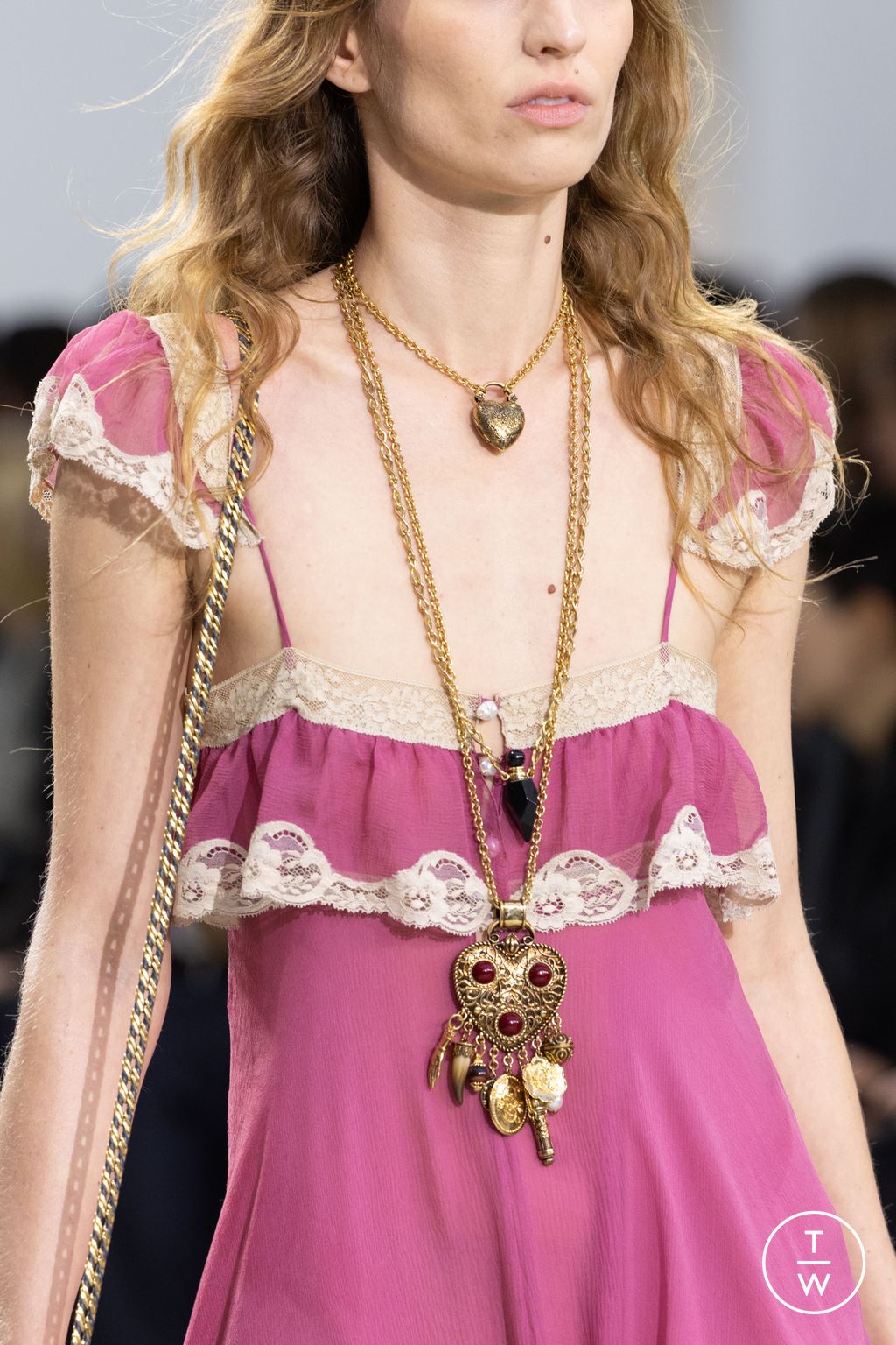 Fashion Week Paris Fall/Winter 2025 look 24 from the Chloé collection womenswear accessories