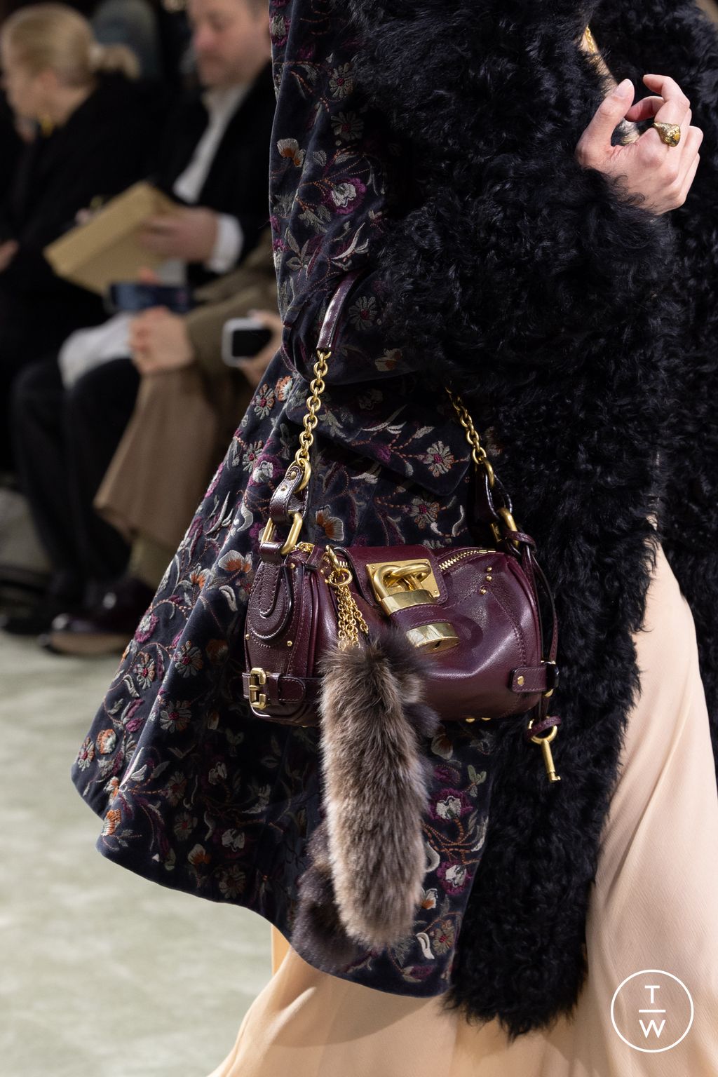 Fashion Week Paris Fall/Winter 2025 look 26 from the Chloé collection womenswear accessories