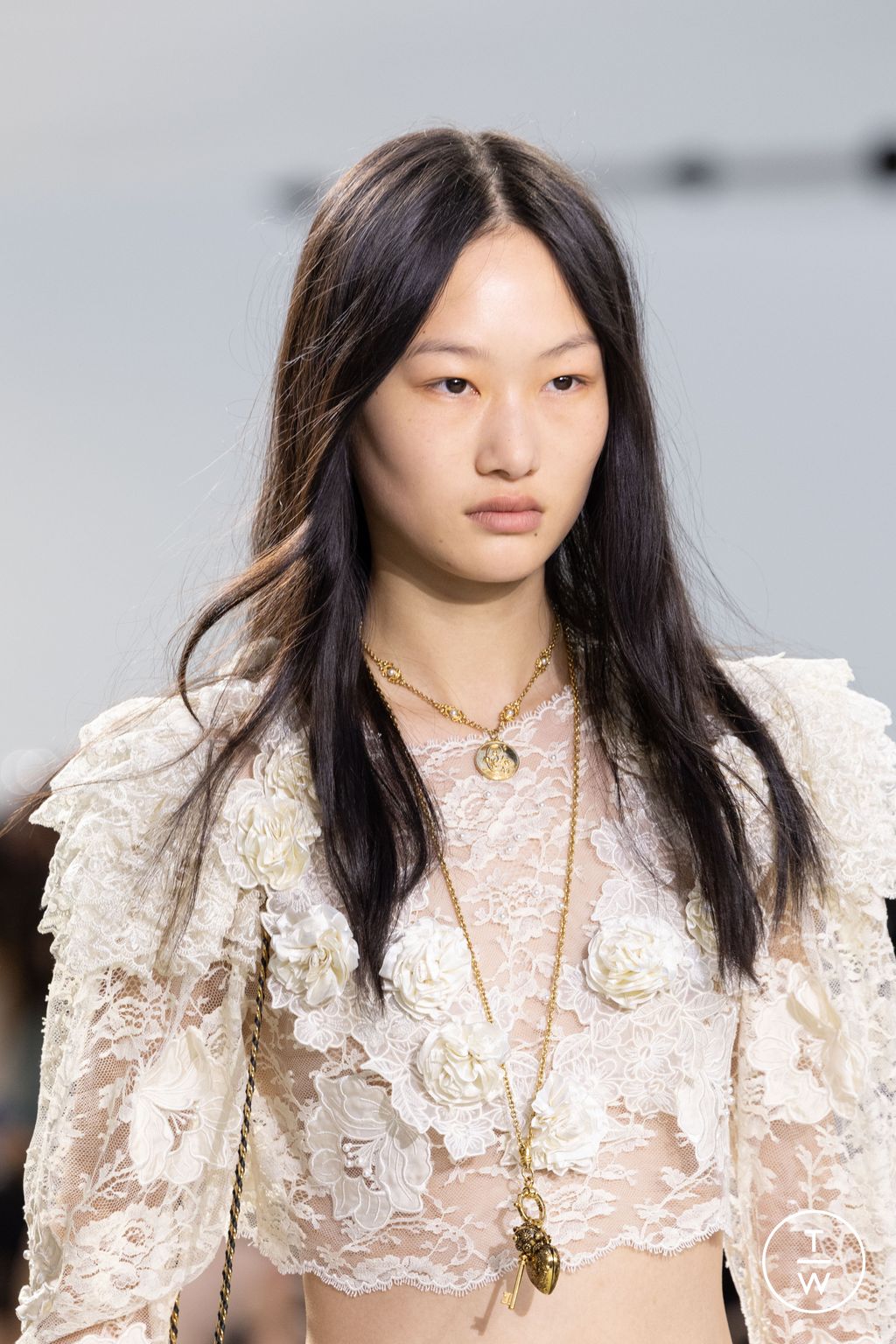 Fashion Week Paris Fall/Winter 2025 look 27 from the Chloé collection womenswear accessories