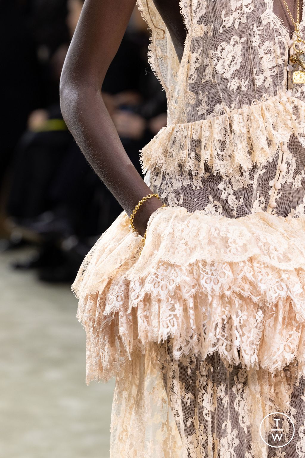 Fashion Week Paris Fall/Winter 2025 look 32 from the Chloé collection womenswear accessories