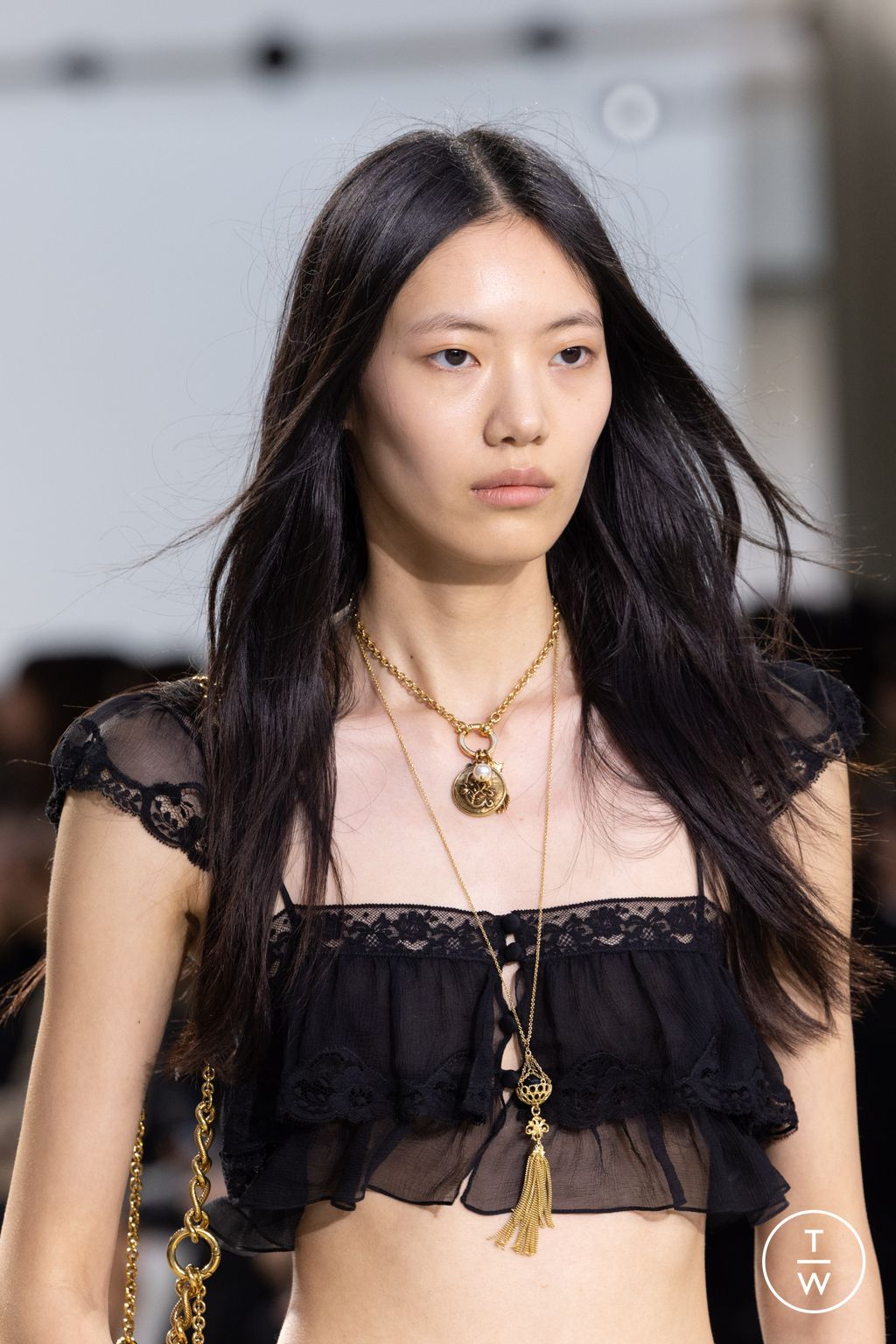 Fashion Week Paris Fall/Winter 2025 look 34 from the Chloé collection womenswear accessories