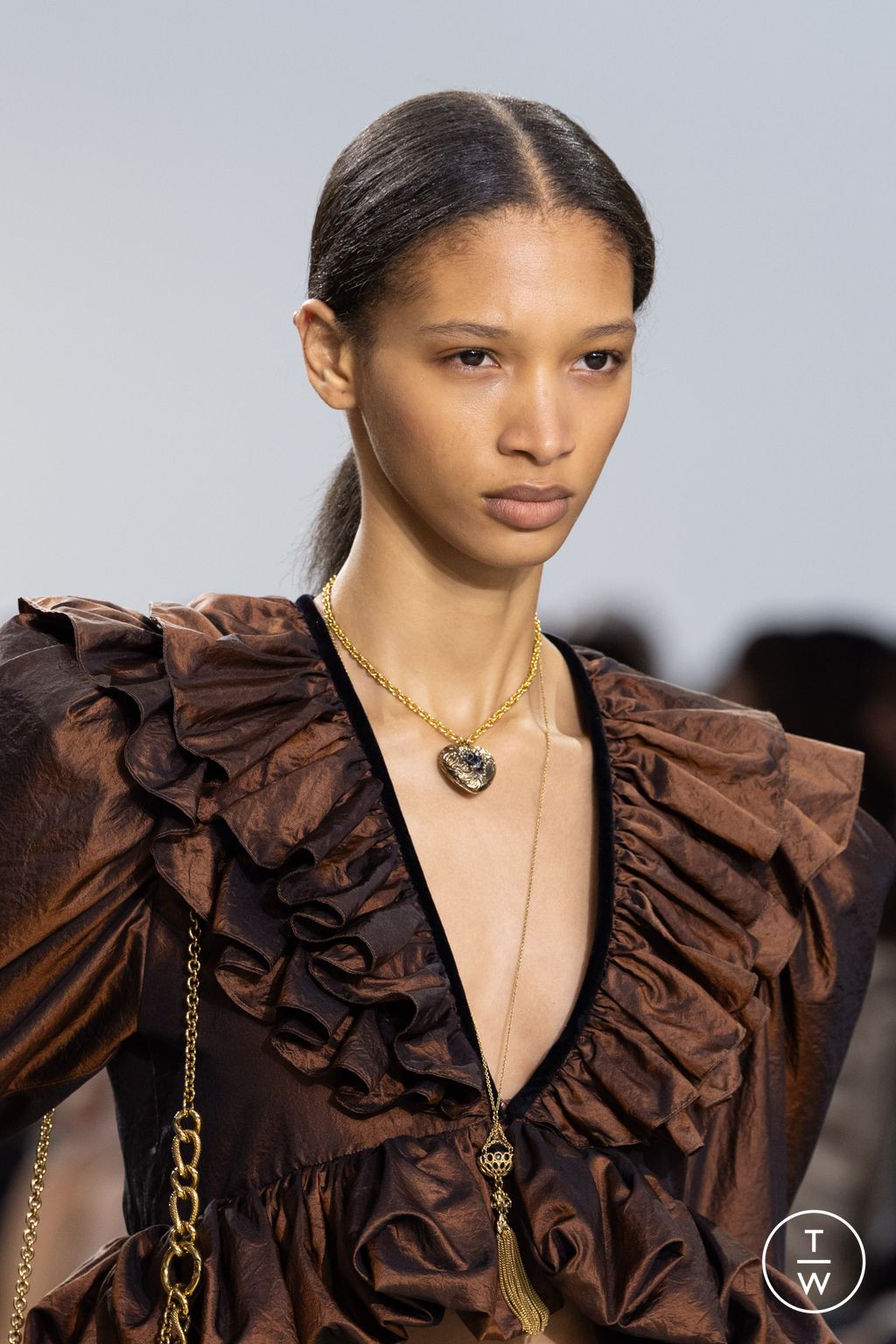 Fashion Week Paris Fall/Winter 2025 look 35 from the Chloé collection womenswear accessories