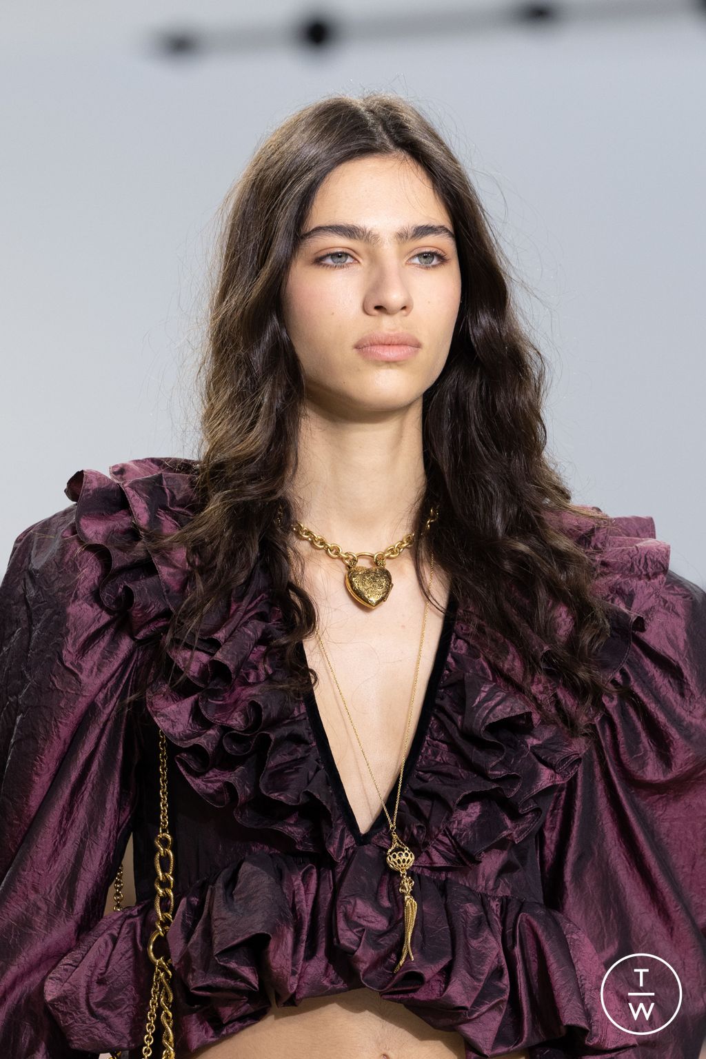 Fashion Week Paris Fall/Winter 2025 look 38 from the Chloé collection womenswear accessories