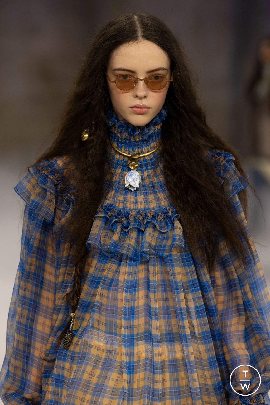 Fashion Week Paris Fall/Winter 2026 look 5 from the Chloé collection womenswear accessories