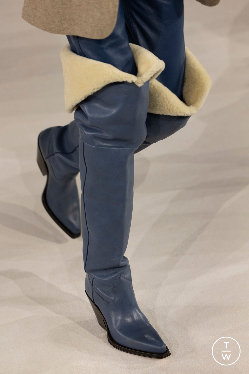 Fashion Week Paris Fall/Winter 2026 look 7 from the Chloé collection womenswear accessories