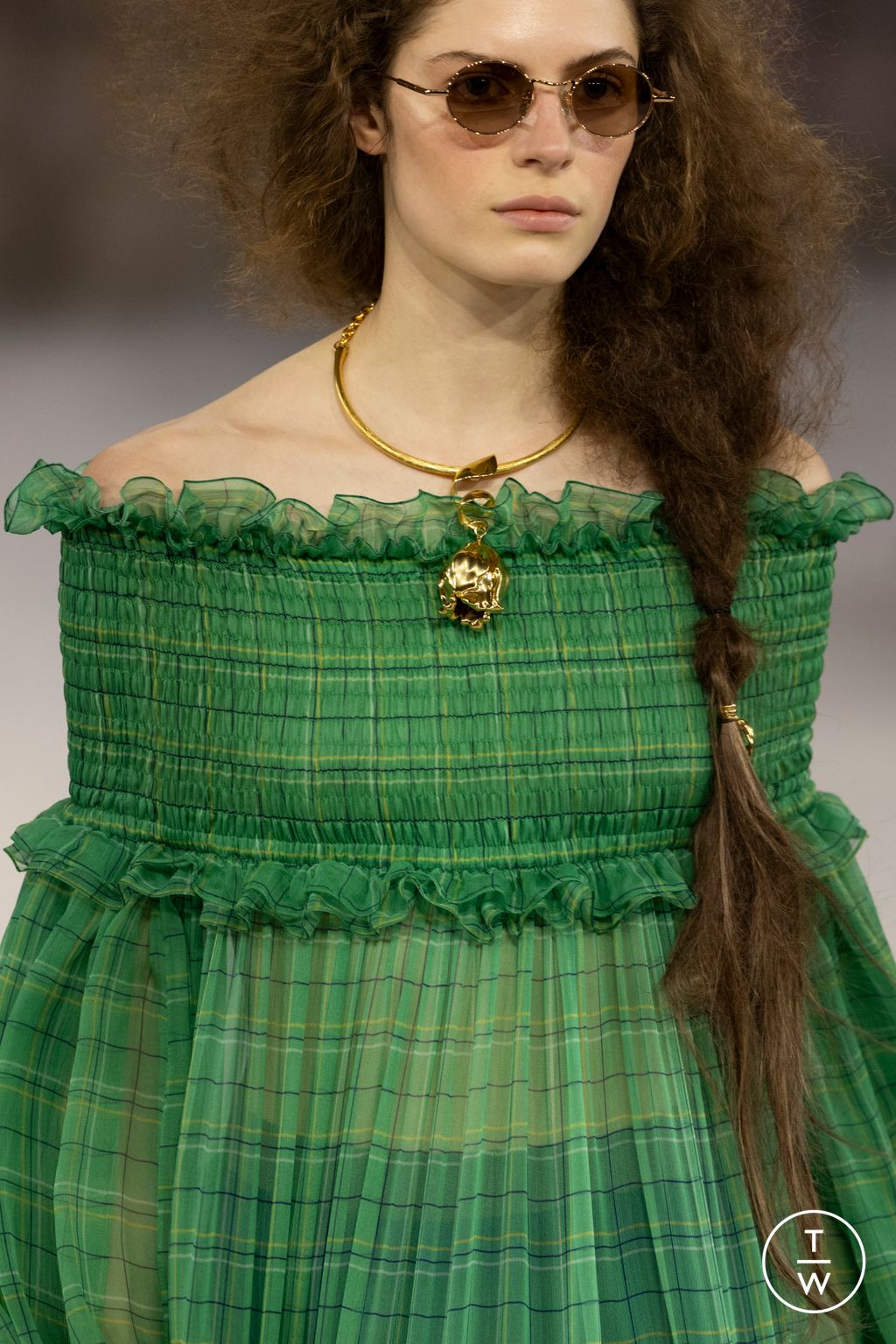 Fashion Week Paris Fall/Winter 2026 look 9 from the Chloé collection womenswear accessories