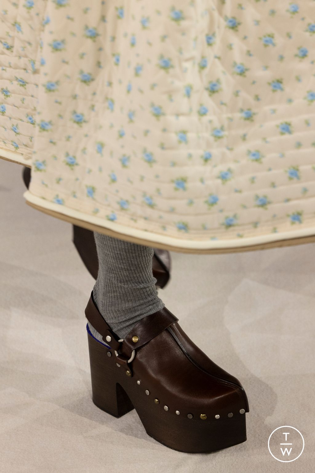 Fashion Week Paris Fall/Winter 2026 look 14 from the Chloé collection womenswear accessories