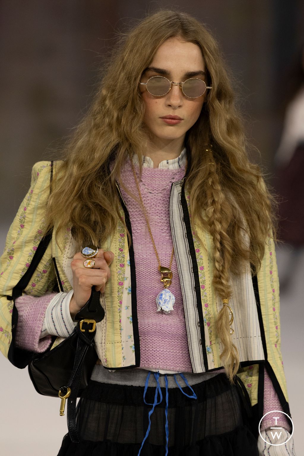 Fashion Week Paris Fall/Winter 2026 look 15 from the Chloé collection womenswear accessories