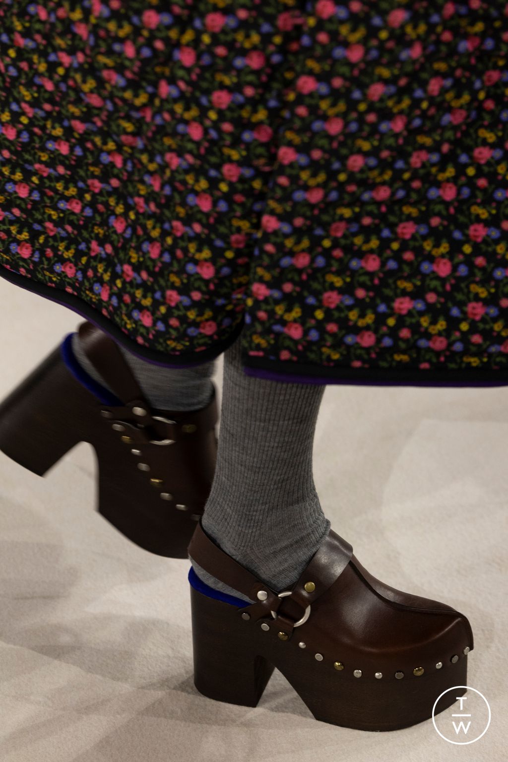 Fashion Week Paris Fall/Winter 2026 look 16 from the Chloé collection womenswear accessories