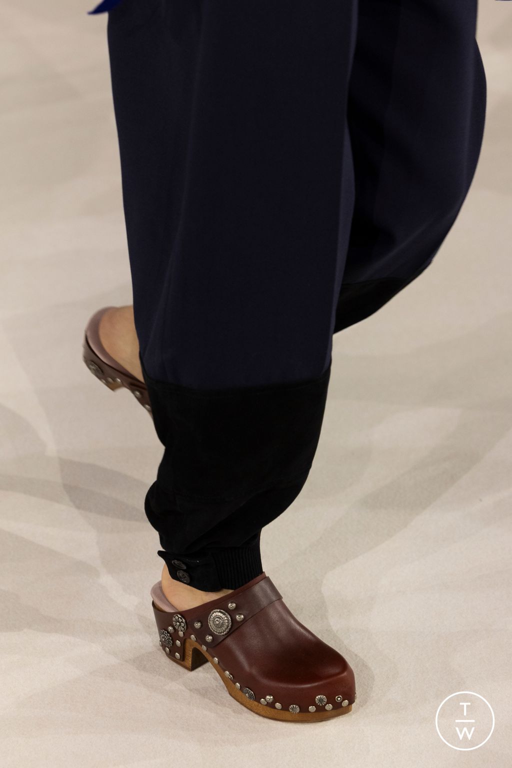 Fashion Week Paris Fall/Winter 2026 look 20 from the Chloé collection womenswear accessories