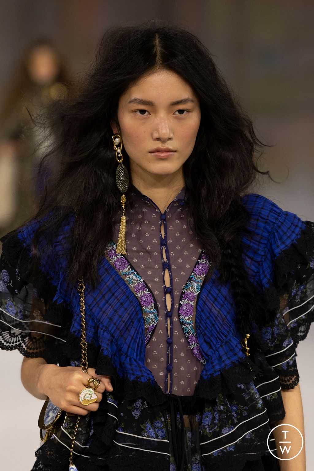 Fashion Week Paris Fall/Winter 2026 look 21 from the Chloé collection womenswear accessories