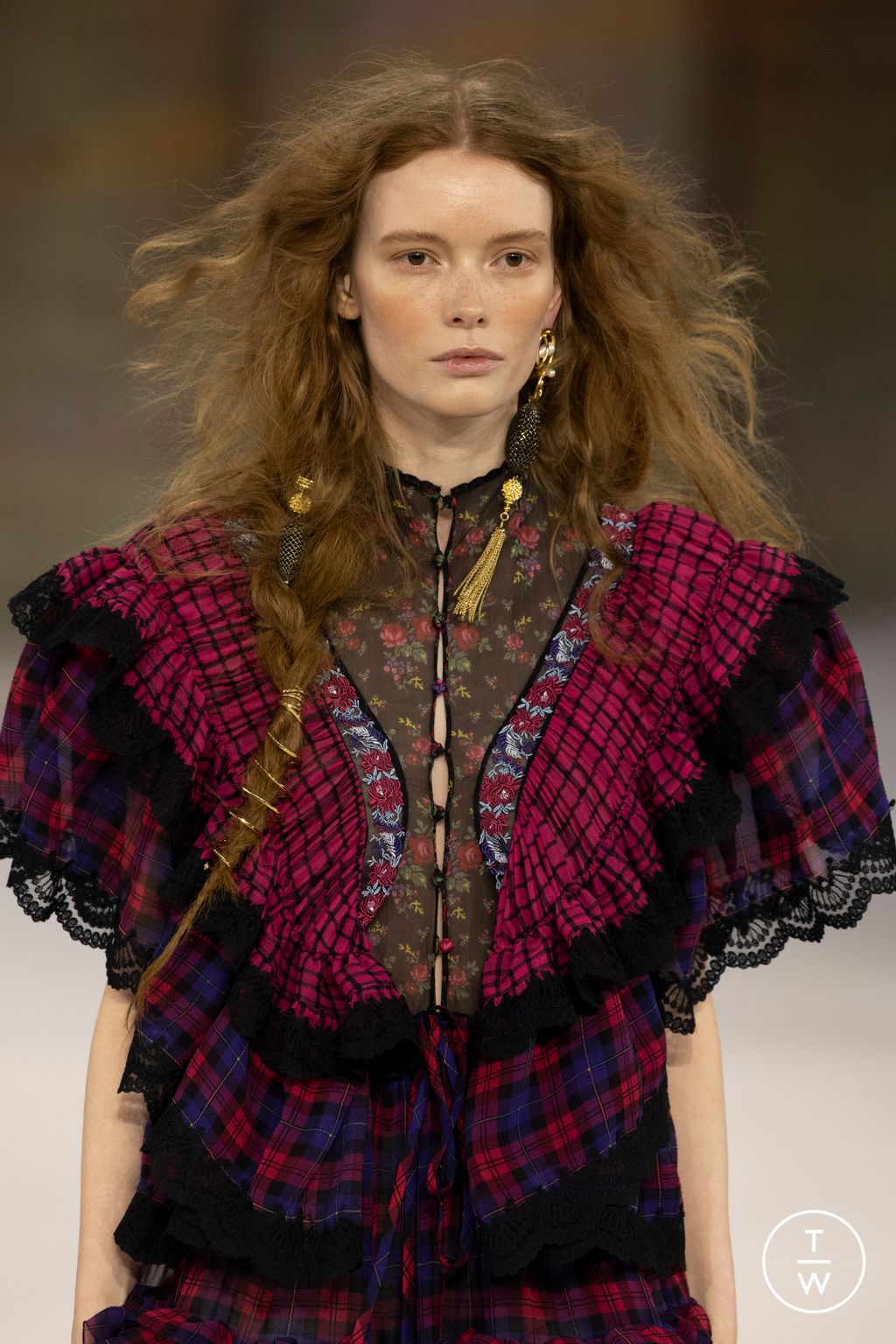 Fashion Week Paris Fall/Winter 2026 look 23 from the Chloé collection womenswear accessories