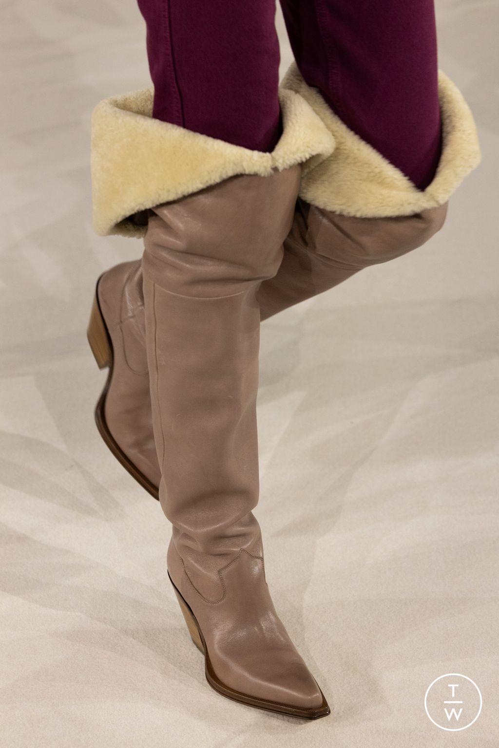 Fashion Week Paris Fall/Winter 2026 look 28 from the Chloé collection womenswear accessories