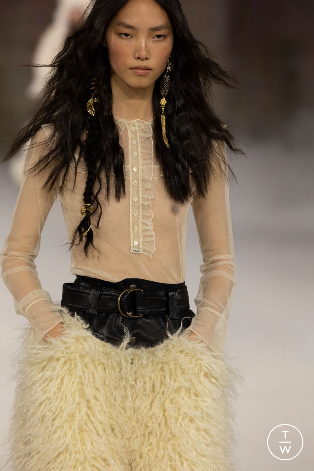 Fashion Week Paris Fall/Winter 2026 look 33 from the Chloé collection womenswear accessories