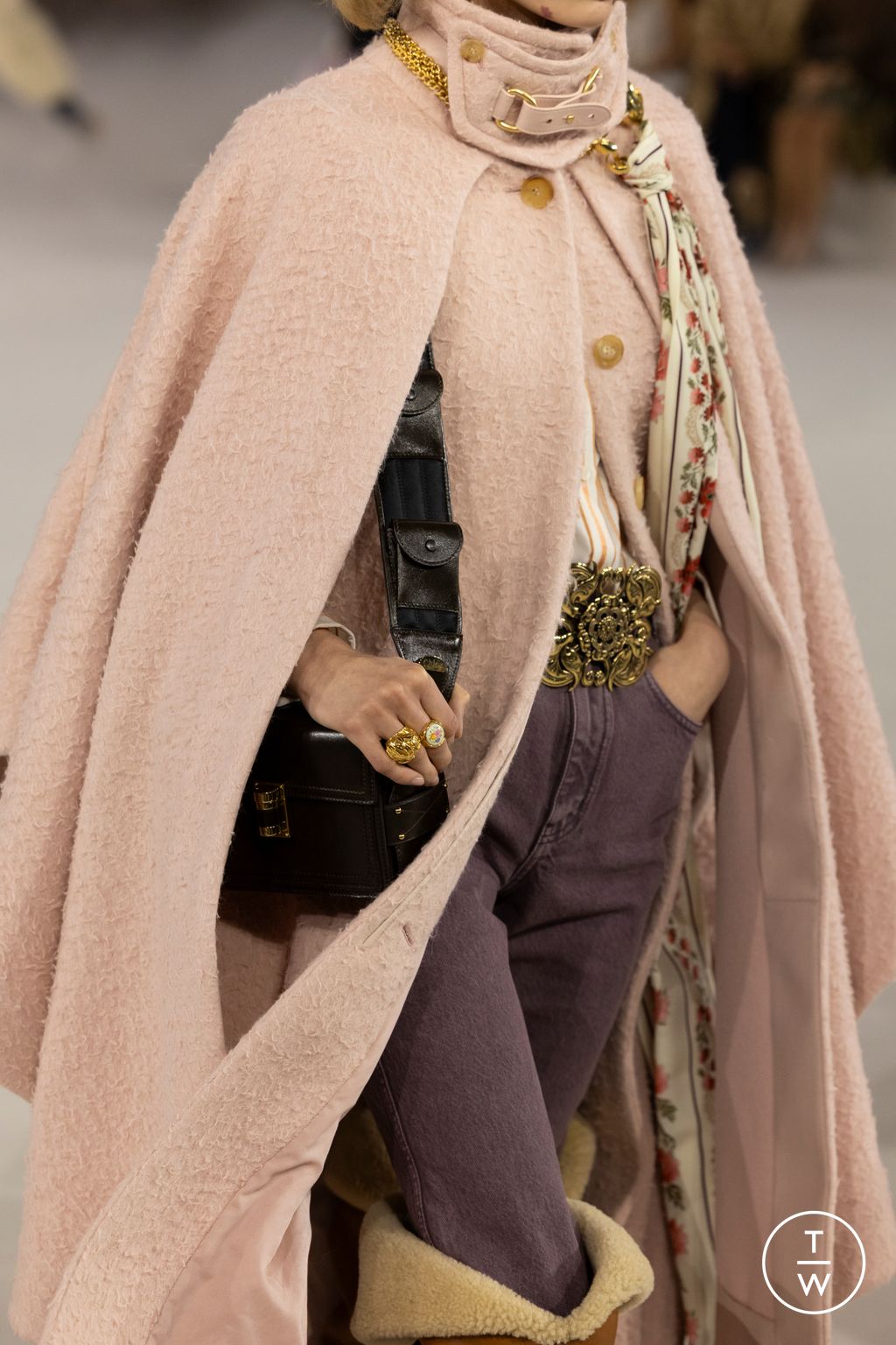Fashion Week Paris Fall/Winter 2026 look 36 from the Chloé collection womenswear accessories