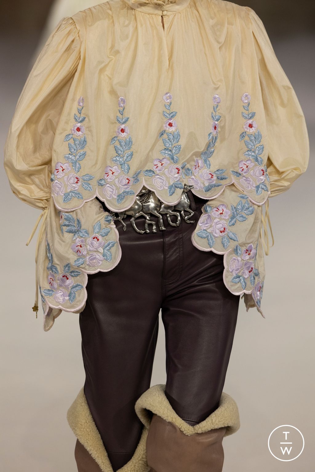 Fashion Week Paris Fall/Winter 2026 look 37 from the Chloé collection womenswear accessories