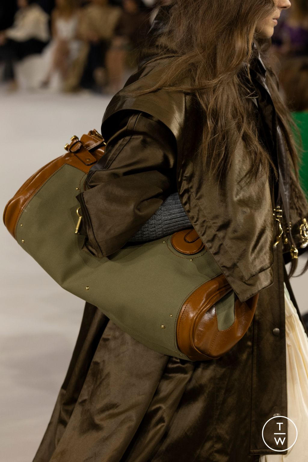 Fashion Week Paris Fall/Winter 2026 look 38 from the Chloé collection womenswear accessories
