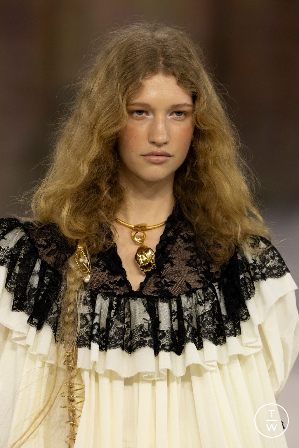 Fashion Week Paris Fall/Winter 2026 look 43 from the Chloé collection womenswear accessories