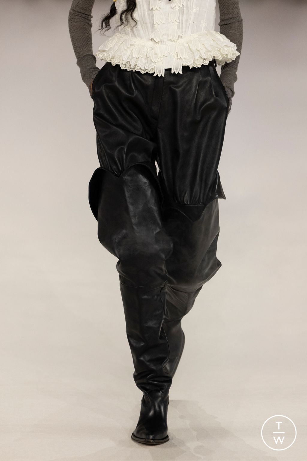 Fashion Week Paris Fall/Winter 2026 look 46 from the Chloé collection womenswear accessories